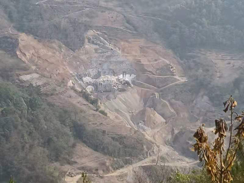 石膏公司被指无证开采造成当地水土严重流失