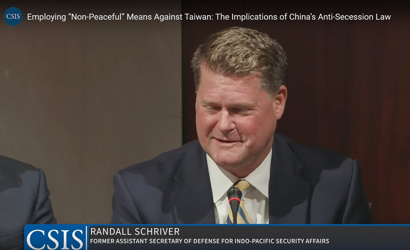 美国国防部负责印太事务的原助理部长薛瑞福（Randall Schriver）在座谈会上表示，美国应持续遵循《台湾关系法》等法律依据并清楚阐释具体的操作定义。（视频截图/战略与国际研究中心官网）