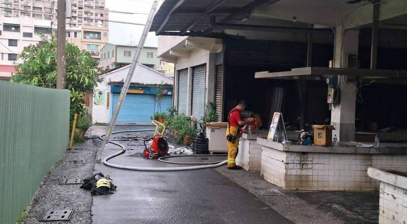 高雄鸟松透天厝清晨火警 陈姓一家8口惊险逃生