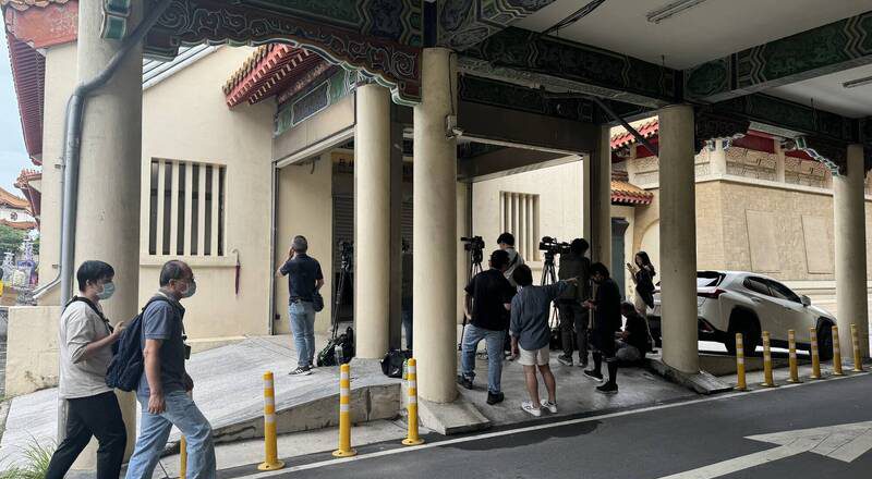 土城凶杀案》检警相验遗体 干爹妈称恶男应收押