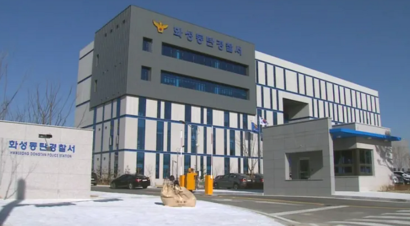 南韩华城惊传一家4人陈尸车内 疑为父母带小孩轻生