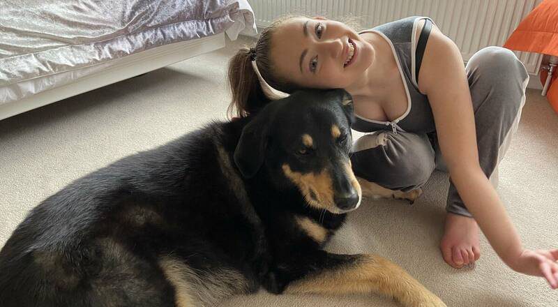 英國TikTok網紅被人偽造死亡 呼籲提高對虛假資訊警惕