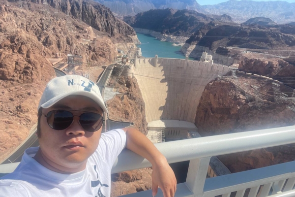 邢鉴无惧跨国镇压 参加反共车队横跨美国游行