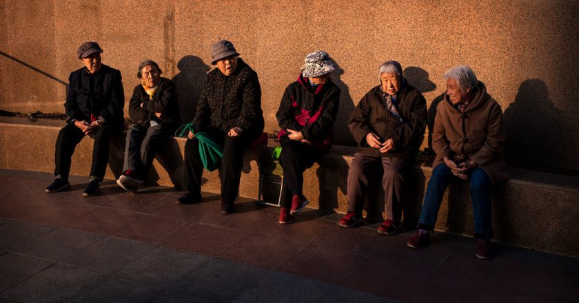 中国出生率断崖式下滑的根源是什么?