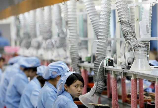 中国劳动力不只变少还变老 2023平均年龄近40岁